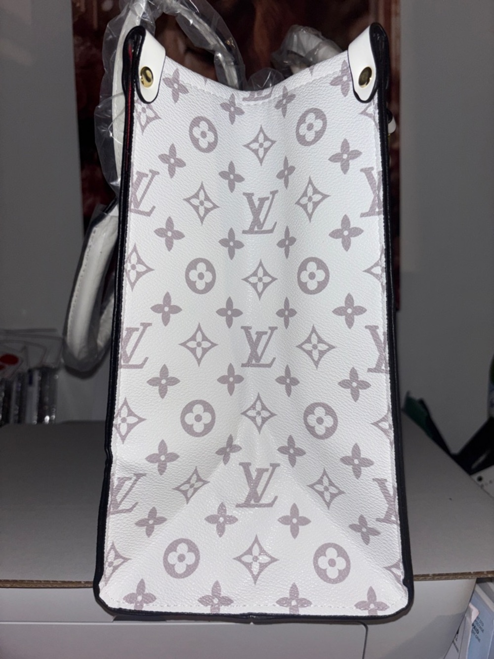 Inspired ) Louis Vuitton White Floral Hummingbird Satchel with Burgundy Accents - Picture 4 of 8